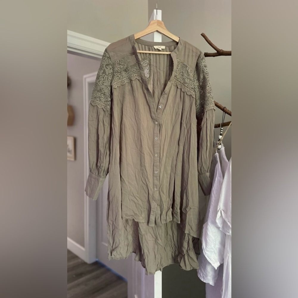 Viscose Easel greenish gray Button-Up Tunic with high low. Beautiful